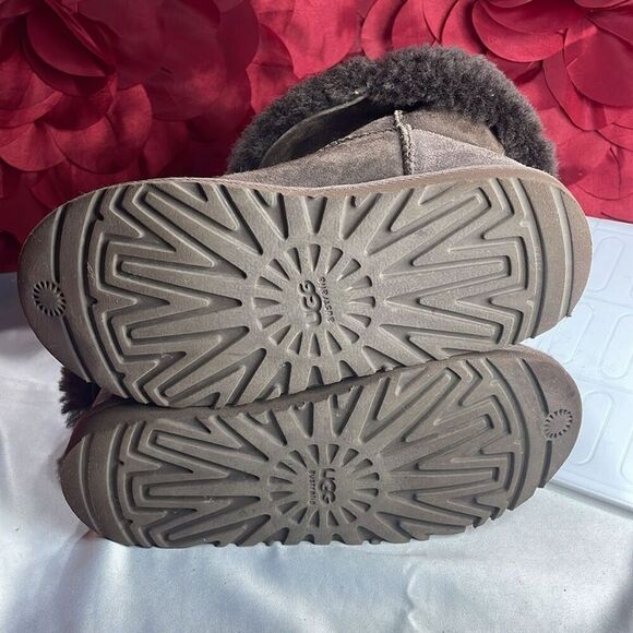 (F) UGG Australia Bailey Button  for girls Chocolate suede mid-calf boots - Picture 9 of 12